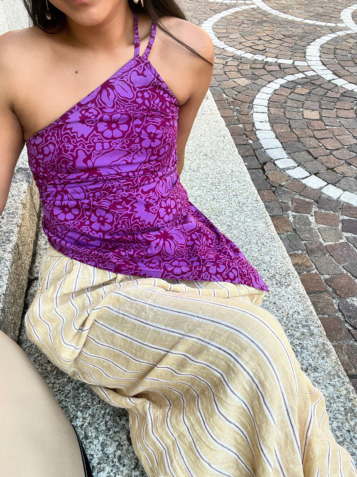 Daffodils Top - Open Back in Plum
